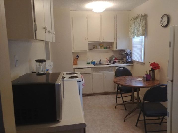 $875 Furnished Bedroom for rent in house behind grant park Mall in Winnipeg,MB - Room Rentals & Roommates