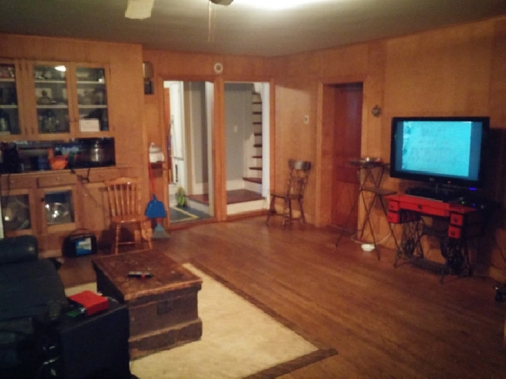 Big Room In Quiet Home Located On Bus Route 902-394-5530 text in Charlottetown,PE - Room Rentals & Roommates
