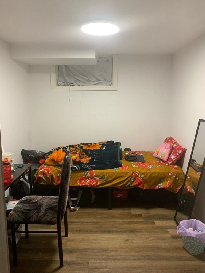 PRIVATE FURNISHED ROOM NEAR STC ALL UTILITIES INCLUDE $650 in City of Toronto,ON - Room Rentals & Roommates
