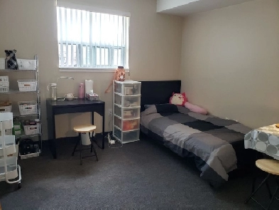 $692 Waterloo Sublet Image# 1