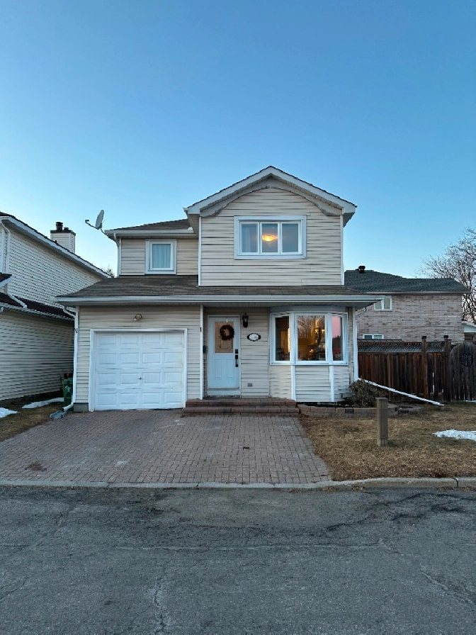 Beautiful 3 Bed 4 Bath Home in Blossom Park! in Ottawa,ON - Houses for Sale