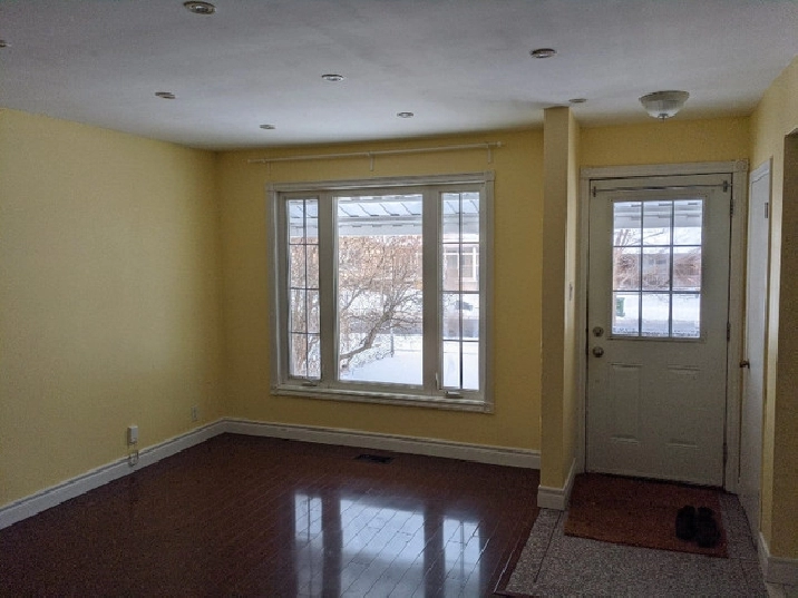 Bungalow house main floor lease at Morningside and Lawrence Ave in City of Toronto,ON - Apartments & Condos for Rent