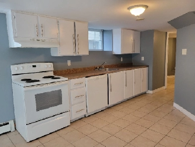 DOWNTOWN HALIFAX! 4 BEDROOM AVAILABLE NOW! Image# 1