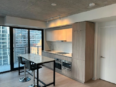 New Furnished 2BD Executive Condo in Toronto’s Downtown Neighbor Image# 1