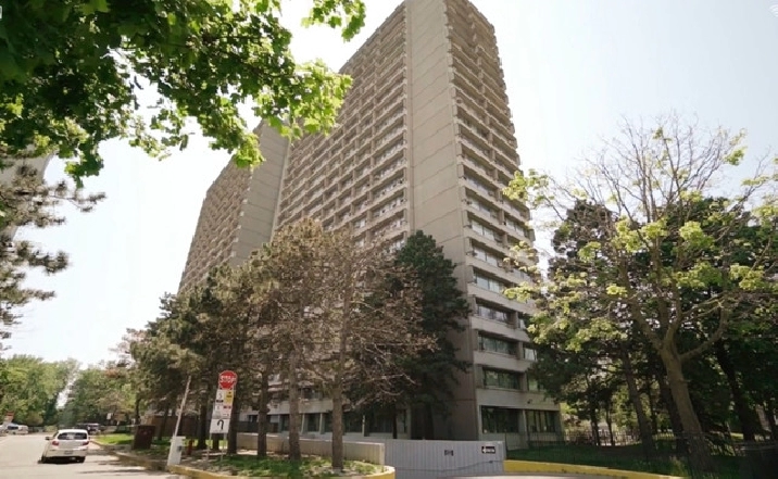 3 bedrooms apartment for sale at Eglinton and donmills . in City of Toronto,ON - Condos for Sale
