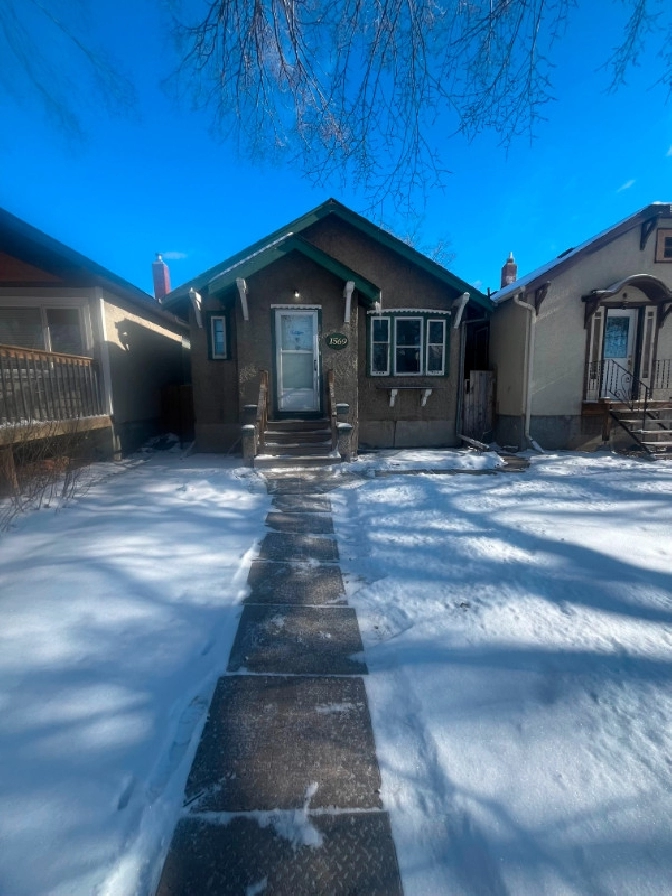 1569 Rae St - Charming Bungalow Located In Washington Park in Regina,SK - Houses for Sale