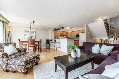 3 Beds, 3 Baths Townhouse In A Fantastic Location! Image# 1