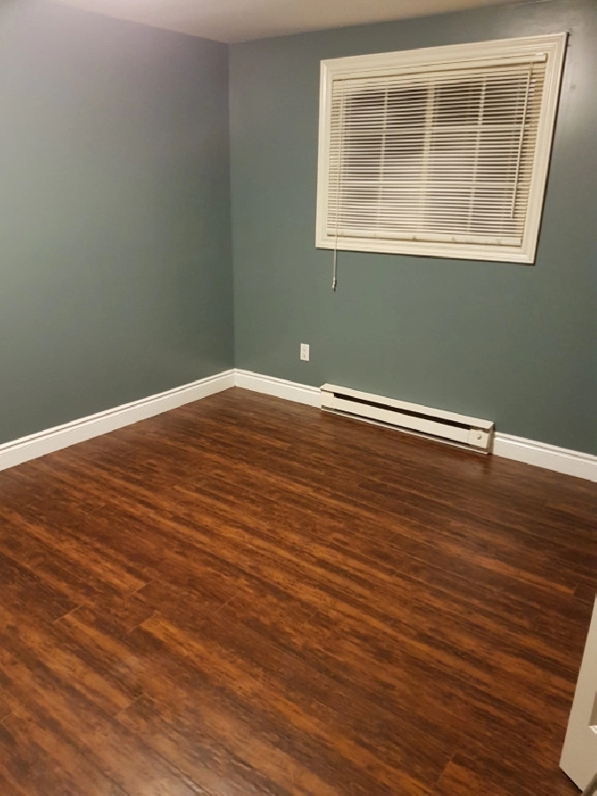 Room for rent in quiet Mini-home in Fredericton,NB - Room Rentals & Roommates