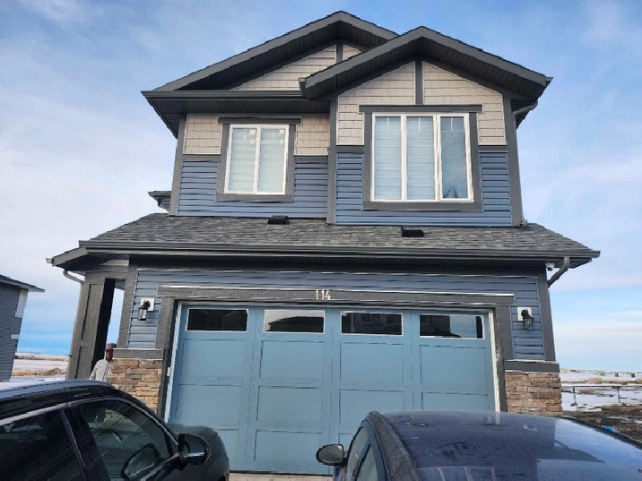 Fully furnished 4 bed /3 bath house for rent in Calgary,AB - Short Term Rentals