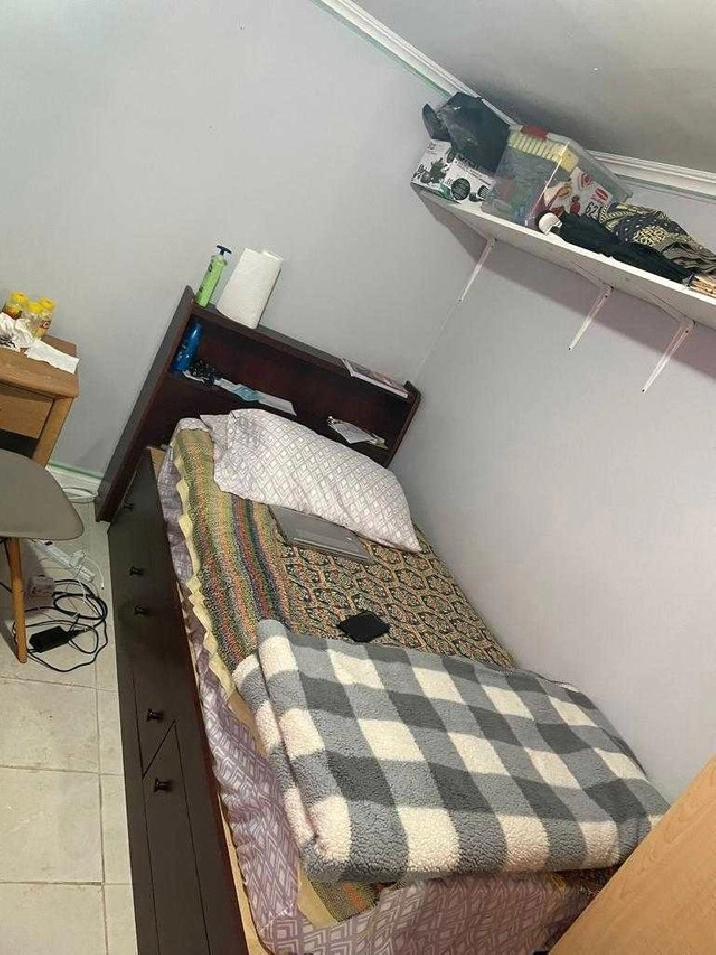 Room available for 1 month . Sharing room with Indian girl in City of Toronto,ON - Room Rentals & Roommates
