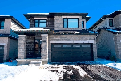 Beautiful Single Detached RICHCRAFT Home for SALE in STITTSVILLE Image# 1