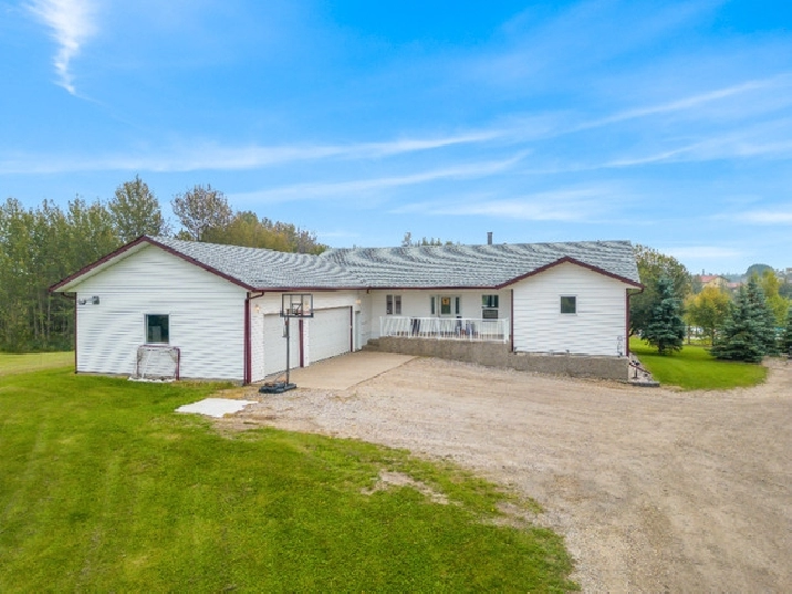 Beautiful 4.69 Acres with MASSIVE SHOP Rural Parkland County in Edmonton,AB - Houses for Sale
