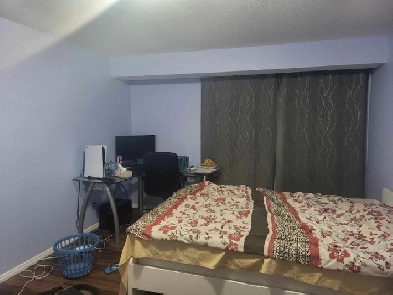 $900/month Lease takeover 1 room in Condo Image# 1