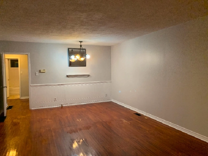 Bungalow at Yonge & Egin Mills Richmond Hill in Markham / York Region,ON Apartments & Condos