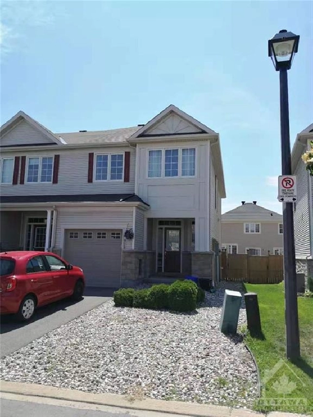 End Unit Townhouse for rent in StoneBridge Barrhaven April 1. in Ottawa,ON - Apartments & Condos for Rent