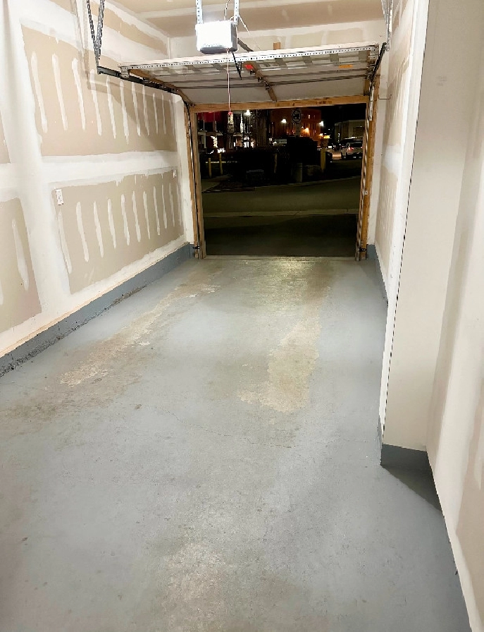 Oakville condo ground floor 2bedroom 2 full baths 2 parking. in