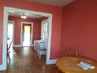 Howard/Erie 2 Bedrooms Windsor 大