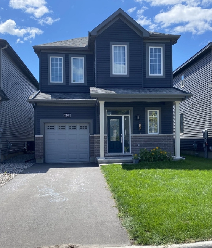 Barrhaven - single family house, minutes to kids play park in Ottawa,ON - Apartments & Condos for Rent