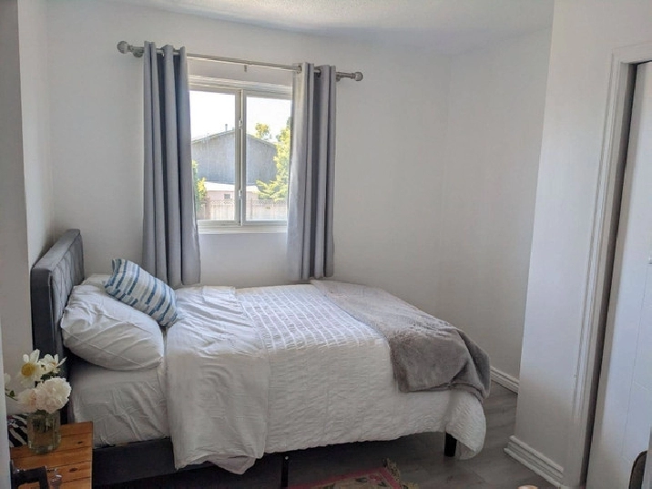 3200 home rental with 3 bedrooms and 2 bathrooms in Victoria,BC