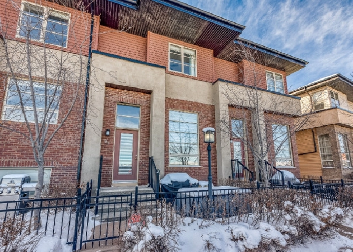 81 Aspen Hills TC SW 2 bed 2.5 bath Townhouse for sale by owner! in Calgary,AB - Houses for Sale