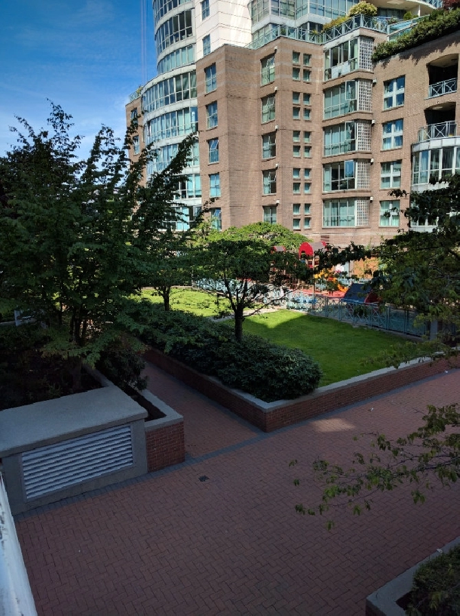 Available April 1 - Large 3 Bedrooms, Dishwasher, W/D, Pets Yes in Vancouver,BC - Apartments & Condos for Rent