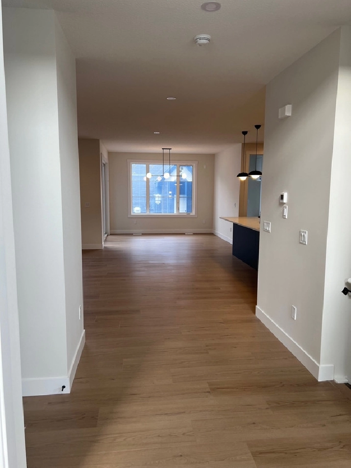 Brand New 5 Bedroom House in Calgary,AB - Apartments & Condos for Rent