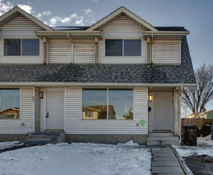 AVAILABLE NOW-3 Bed Renovated Duplex For Rent in Calgary,AB - Apartments & Condos for Rent