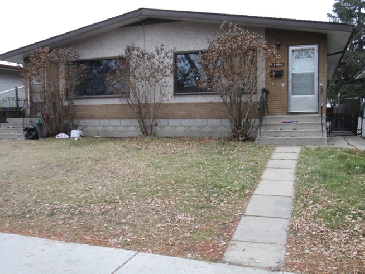 3 bdrm Half Duplex Main Floor and Unfinished Basement. in Edmonton,AB - Apartments & Condos for Rent