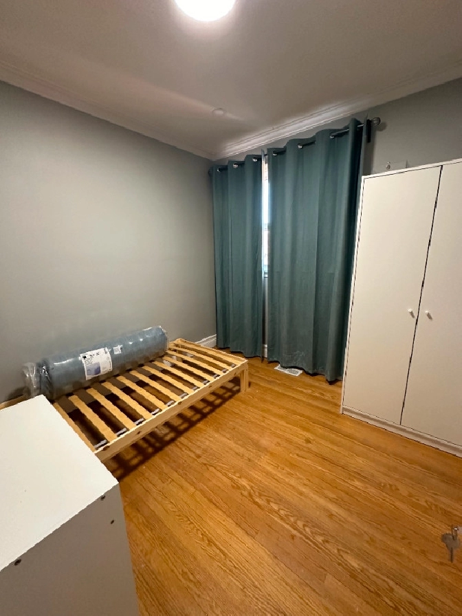 Furnished Single Private Room at Lawrence/Markham – Now / Mar 1 in City of Toronto,ON - Room Rentals & Roommates