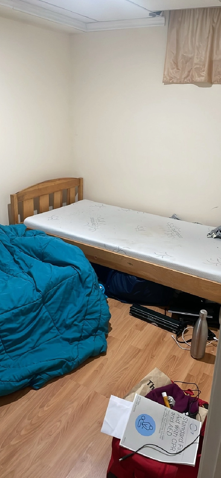 One space for male Available in a sharing basement room in City of Toronto,ON - Room Rentals & Roommates
