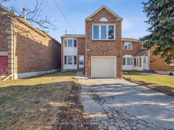 ✨BREATHTAKING 4 1 BEDROOM 3 BATHROOM DETACHED HOME CLOSE TO ALL! in City of Toronto,ON - Houses for Sale