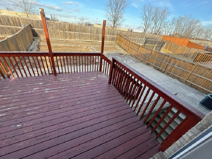 3817 Zanzibar Upper Unit, Windsor ON in Windsor Region,ON Houses