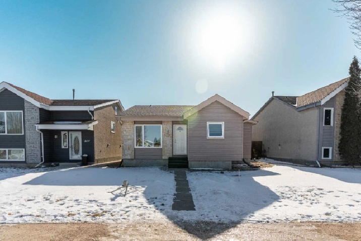 Fantastic 3 1 BDRM 2 BATH Bungalow w Fin BSMNT & DBL GARAGE ! in Winnipeg,MB - Houses for Sale