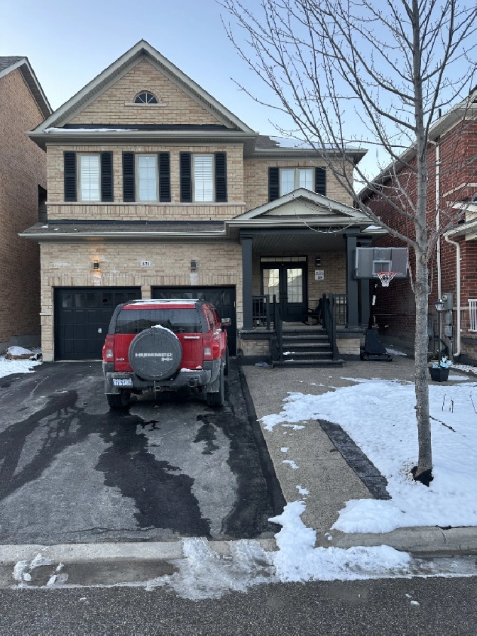 Detached Double Garage Modern House avail for Rent in Milton in