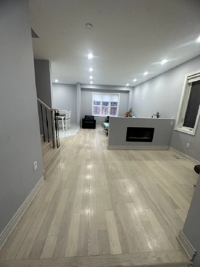 Detached Double Garage Modern House avail for Rent in Milton in