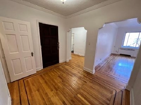 Westmount Adj., balcony, 850 SFT, heating hot water included in City of Montréal,QC - Apartments & Condos for Rent