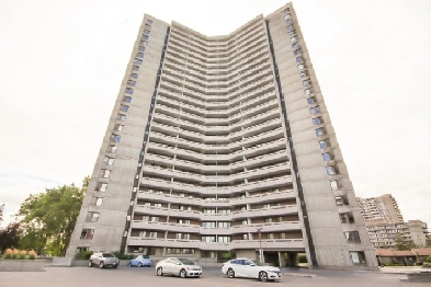 Immaculate and updated 2 bedroom unit available ! Image# 1