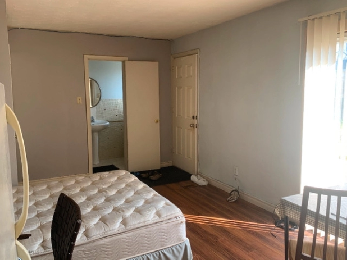 Walk/5 min Bus to Yonge/Finch Station, Studio own bath/kitchen. in City