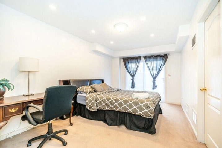 Room with private bathroom, Lawrence and Kennedy in City of Toronto,ON - Room Rentals & Roommates