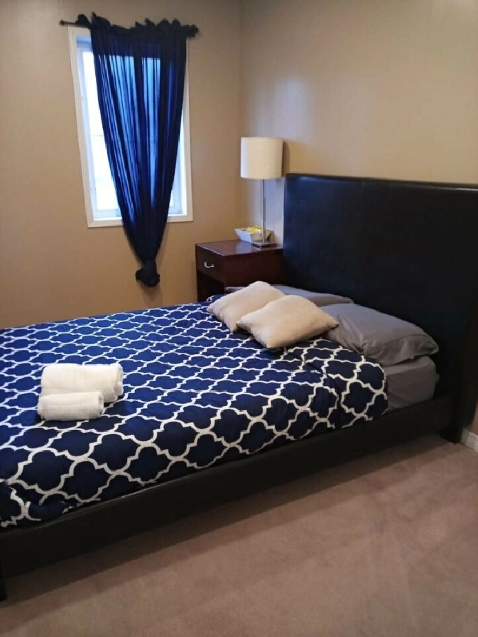 Private room in a well maintained townhouse in City of Toronto,ON - Room Rentals & Roommates
