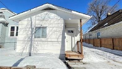 Beautiful 2 Bedroom Bungalow Home for Sale - 307 Burrows Avenue Image# 1