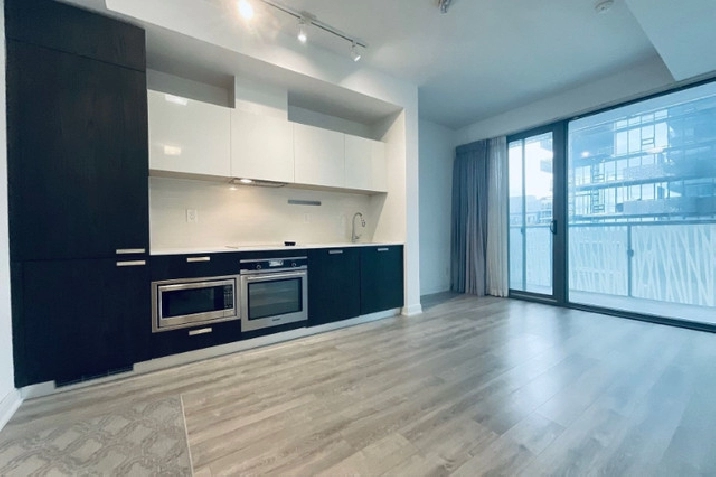 Bachelor for Lease in Yorkville in City of Toronto,ON - Apartments & Condos for Rent