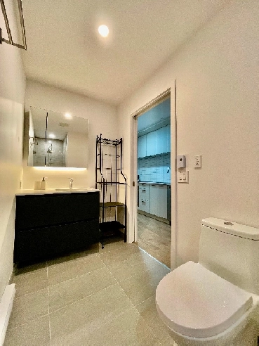 Fully furnished new modernCondo studio near UQAM -downtown Montr