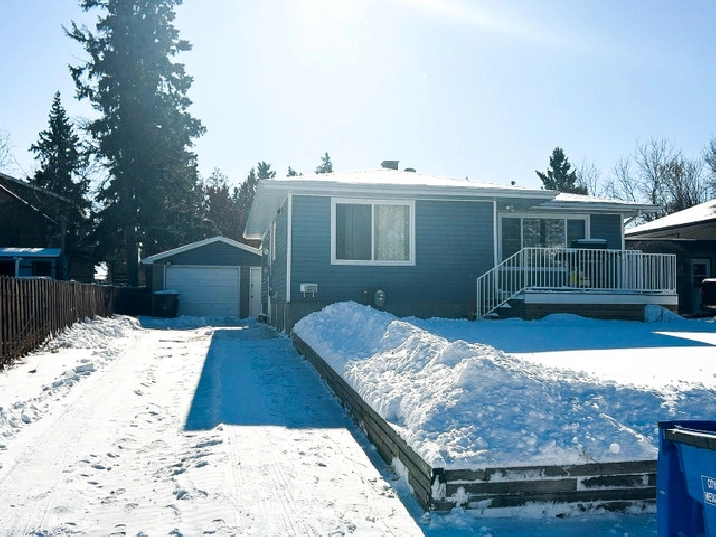 Charming Bungalow For Sale in Edmonton,AB - Houses for Sale