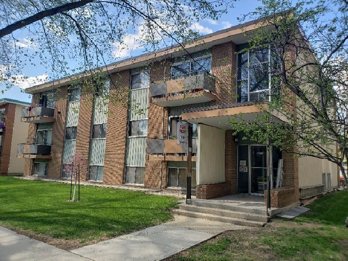 Bright 2-Bedroom Suite in Old Strathcona in Edmonton,AB - Apartments & Condos for Rent