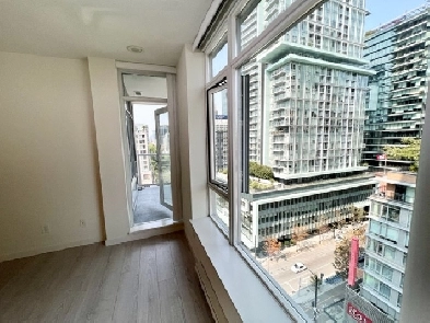 1BR and Den UNFURNISHED w/ Balcony and City Views Image# 1