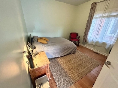 Large double room for short term rent Image# 1
