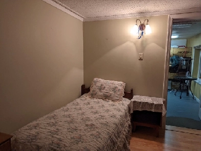 $700 room for rent(No kitchen) Image# 1