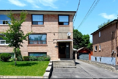 Recently renovated Bachelor (St. Clair & Scarlett) Image# 1