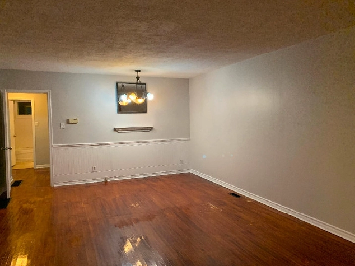 Bungalow at Yonge & Egin Mills Richmond Hill in Markham / York Region